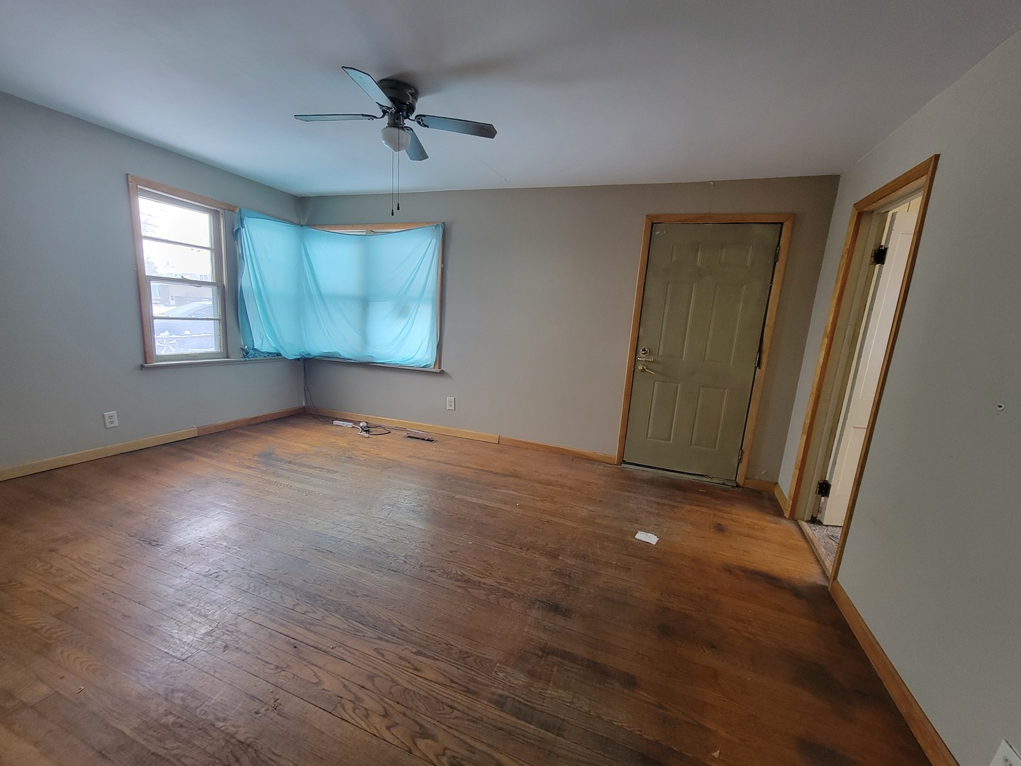 8402 S 78th Avenue, Bridgeview, IL 60455