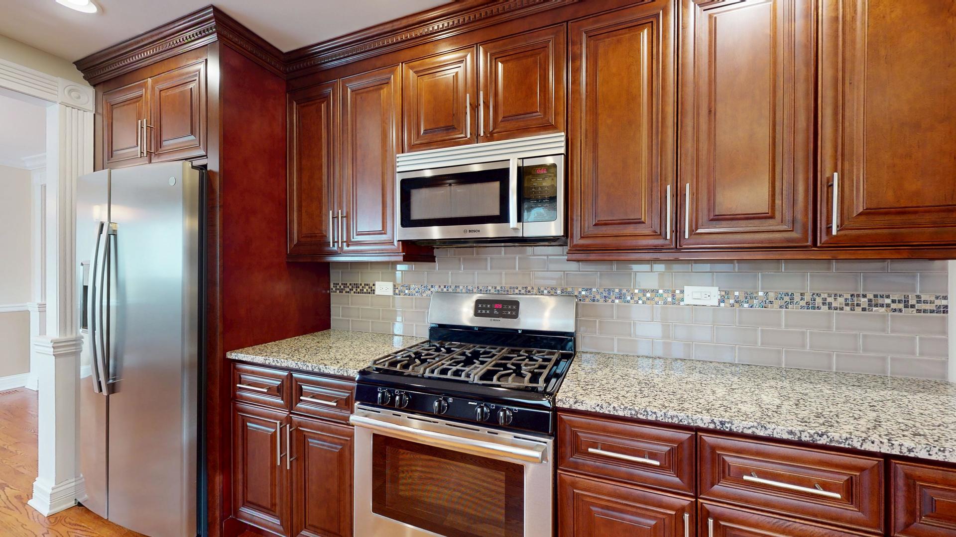 1327 Larchmont Drive, Buffalo Grove, IL 60089