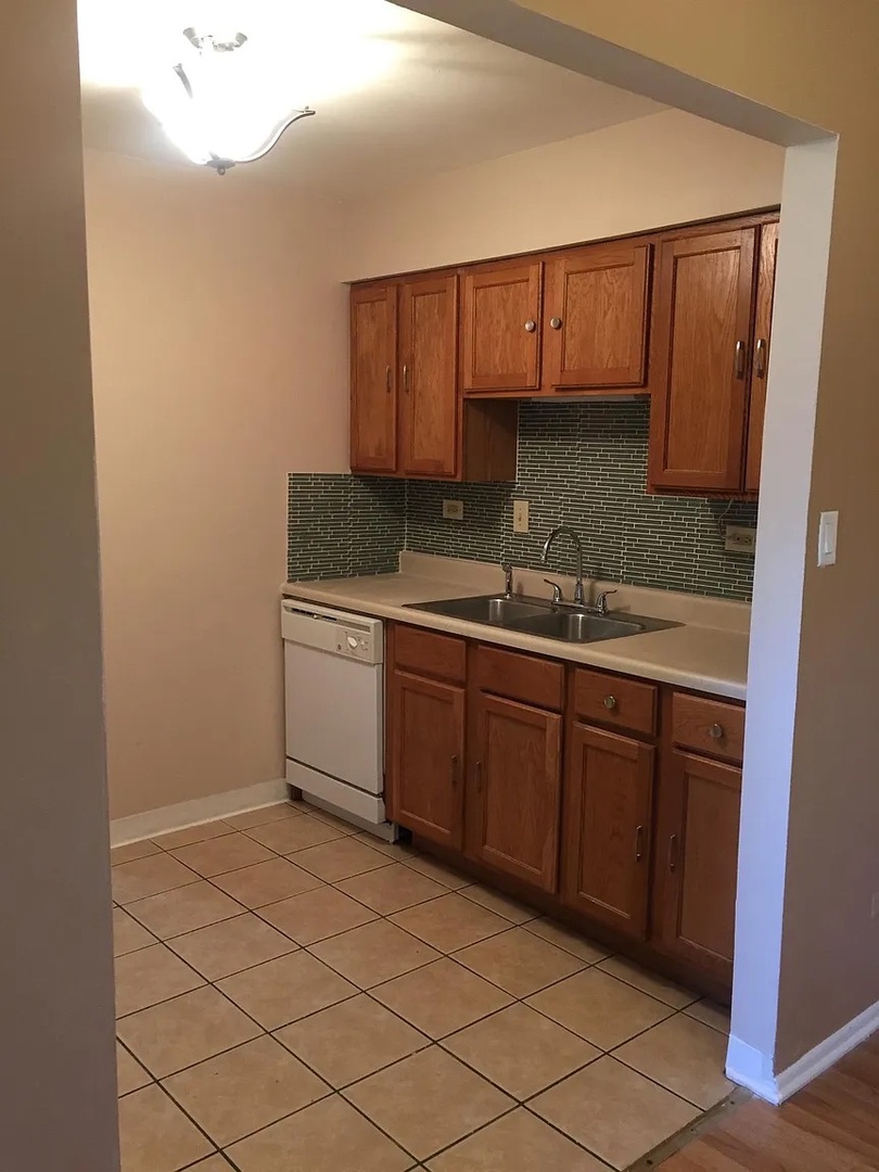 5715 Dutch Mill Court #C, Hanover Park, IL 60133