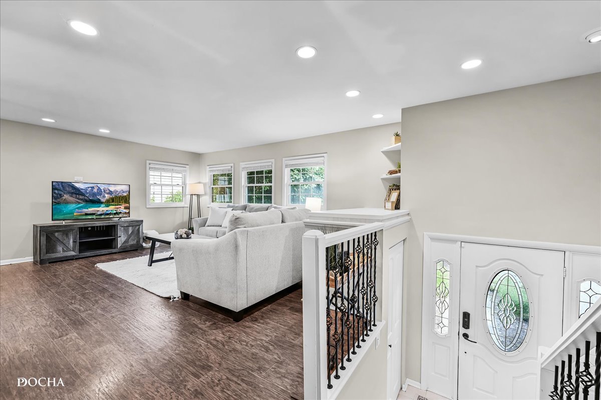 425 W Gartner Road, Naperville, IL 60540