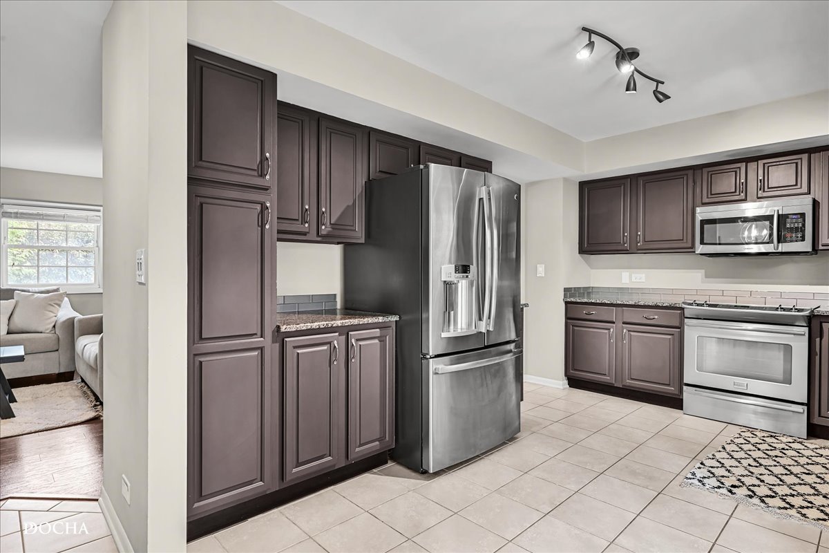 425 W Gartner Road, Naperville, IL 60540