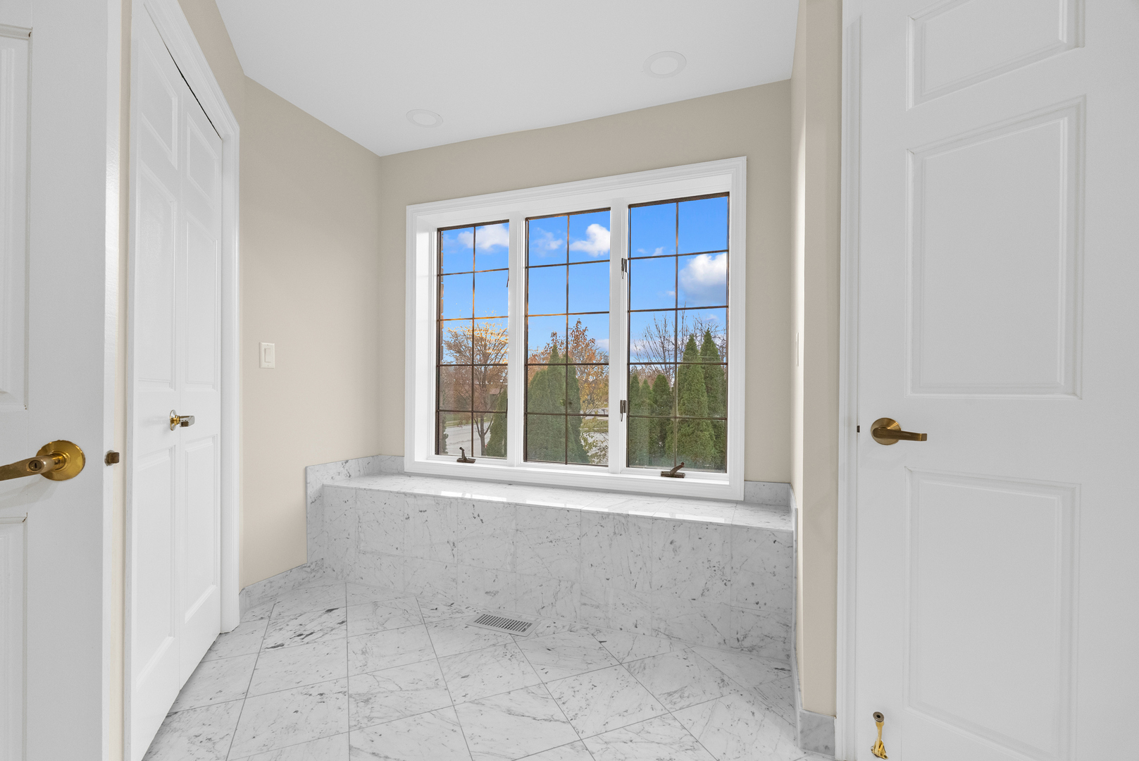 1202 W Surrey Road, Addison, IL 60101