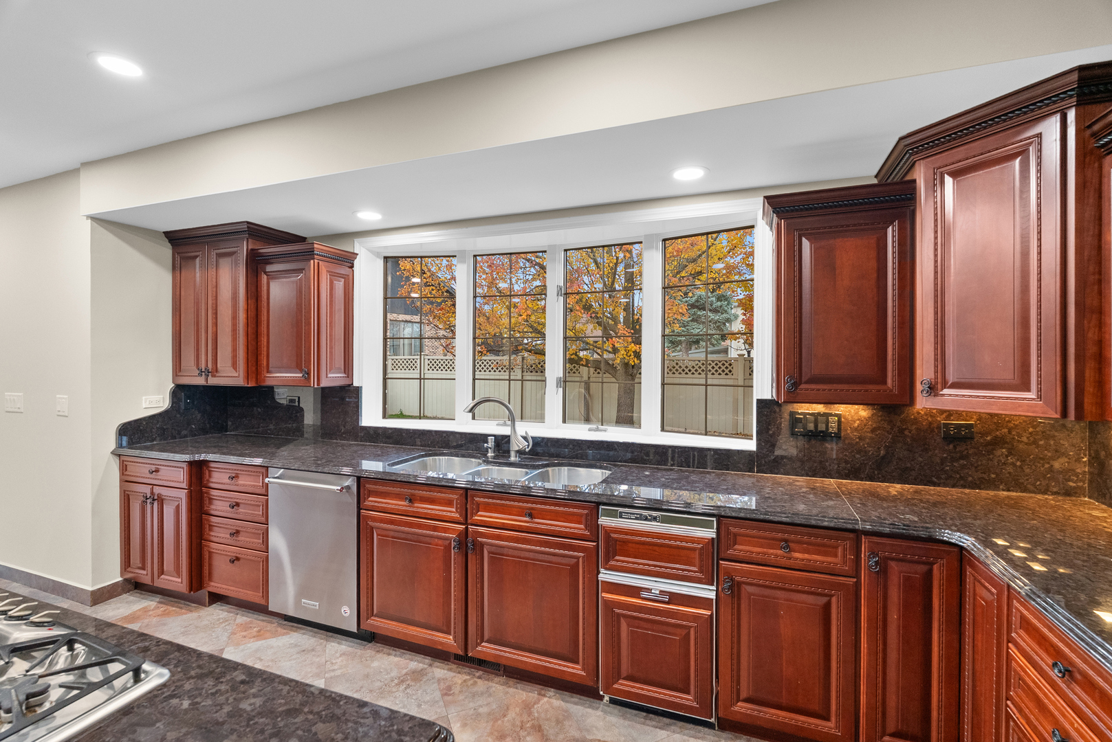 1202 W Surrey Road, Addison, IL 60101