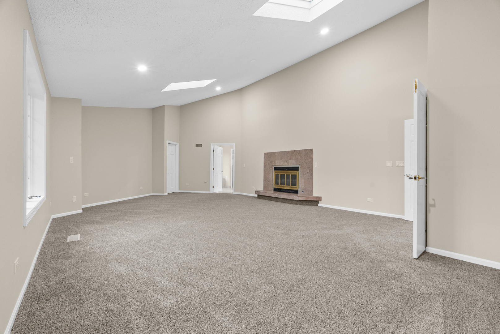 1202 W Surrey Road, Addison, IL 60101