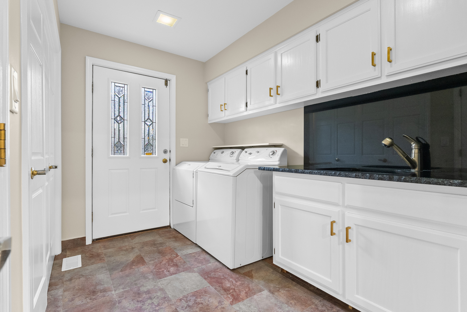 1202 W Surrey Road, Addison, IL 60101