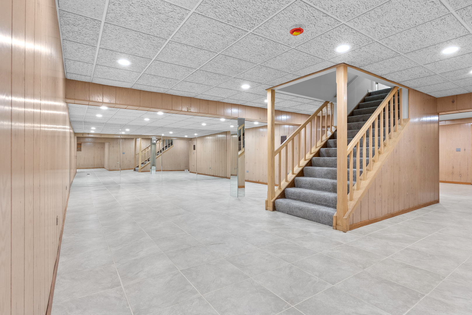 1202 W Surrey Road, Addison, IL 60101