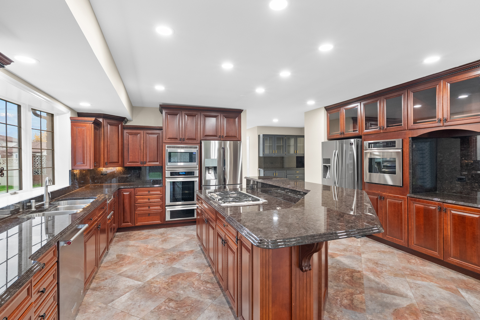 1202 W Surrey Road, Addison, IL 60101