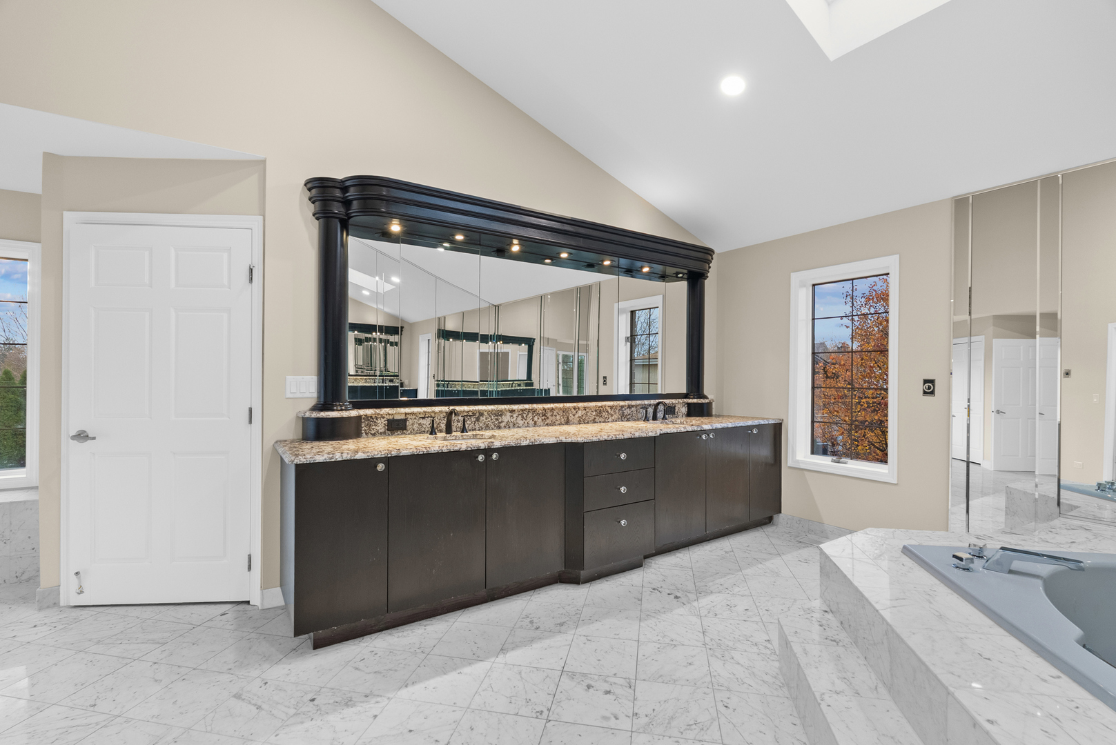 1202 W Surrey Road, Addison, IL 60101