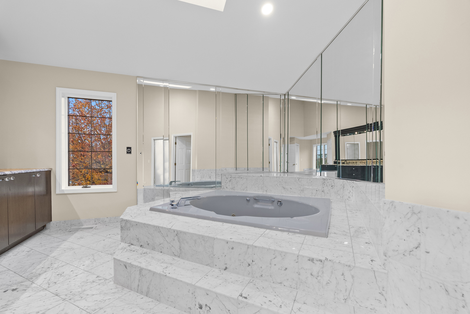 1202 W Surrey Road, Addison, IL 60101