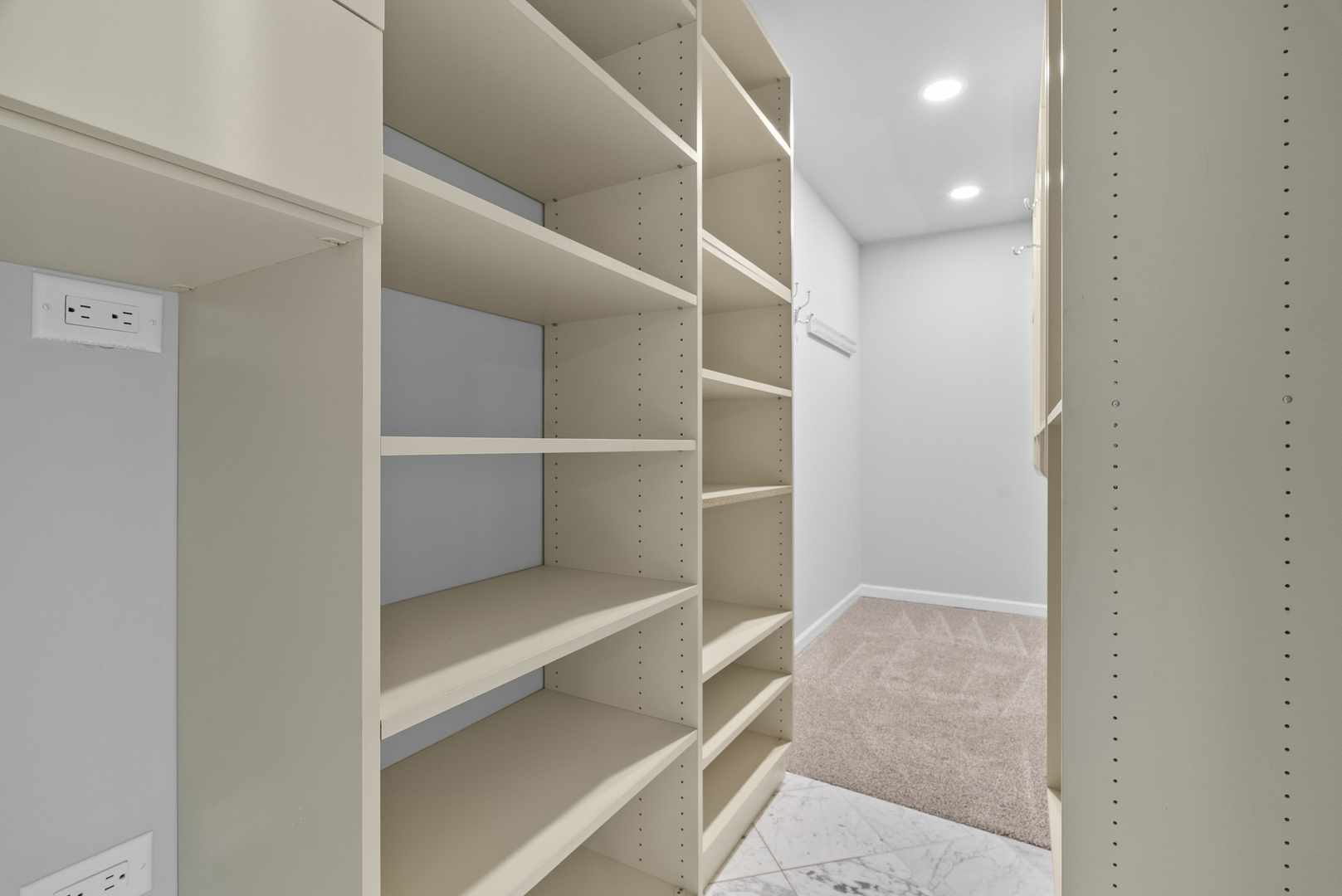 1202 W Surrey Road, Addison, IL 60101