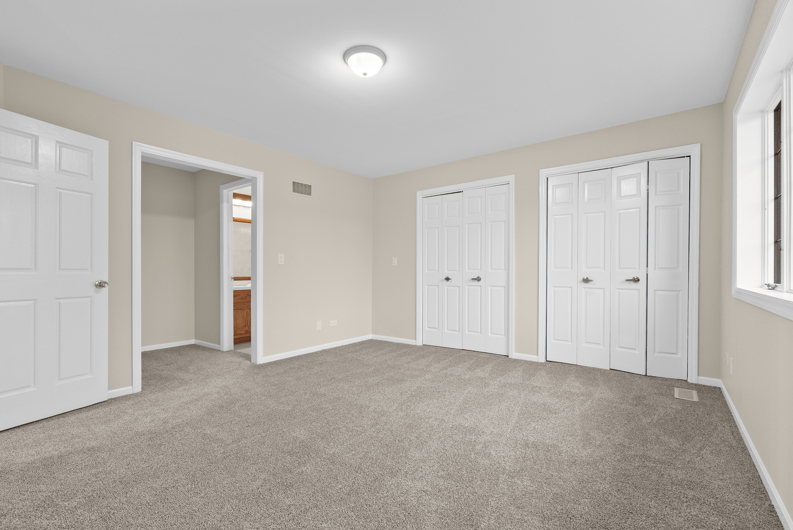 1202 W Surrey Road, Addison, IL 60101