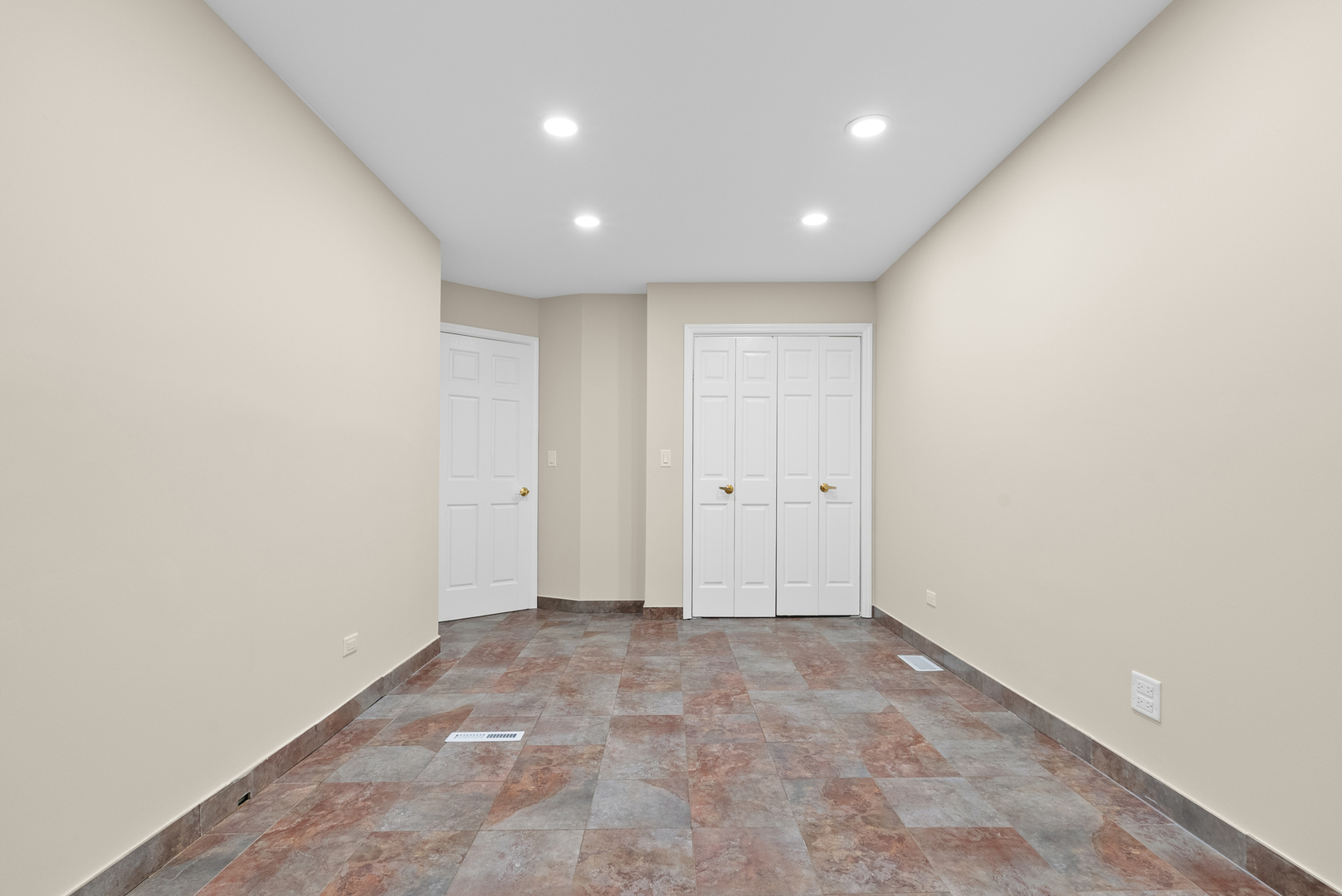 1202 W Surrey Road, Addison, IL 60101