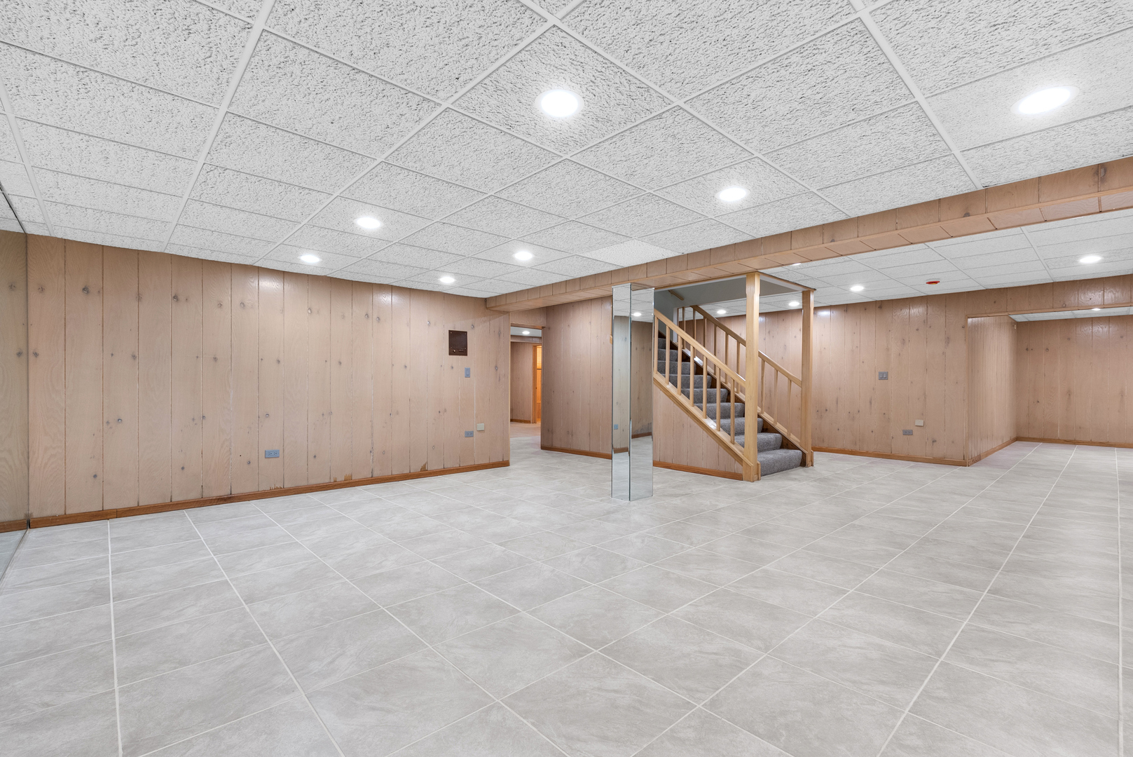 1202 W Surrey Road, Addison, IL 60101