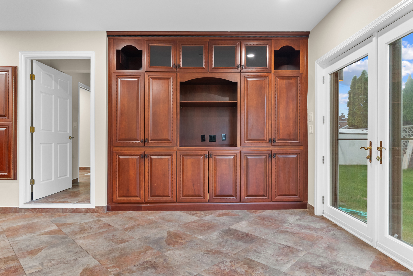 1202 W Surrey Road, Addison, IL 60101