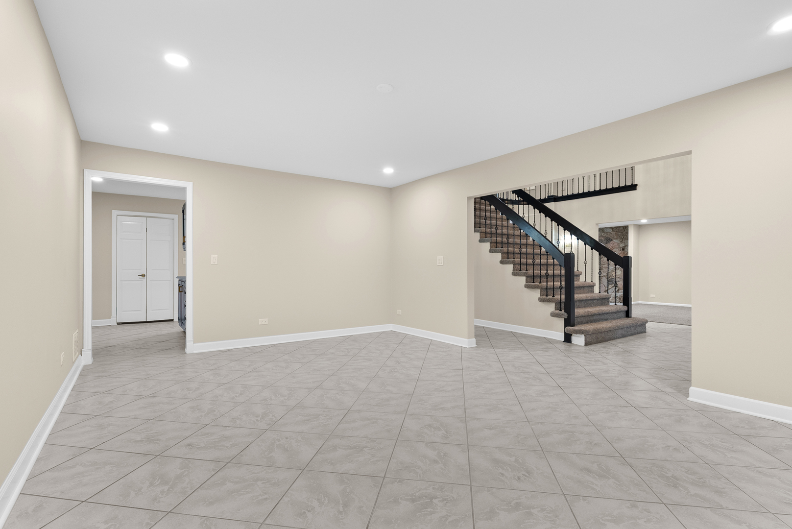 1202 W Surrey Road, Addison, IL 60101