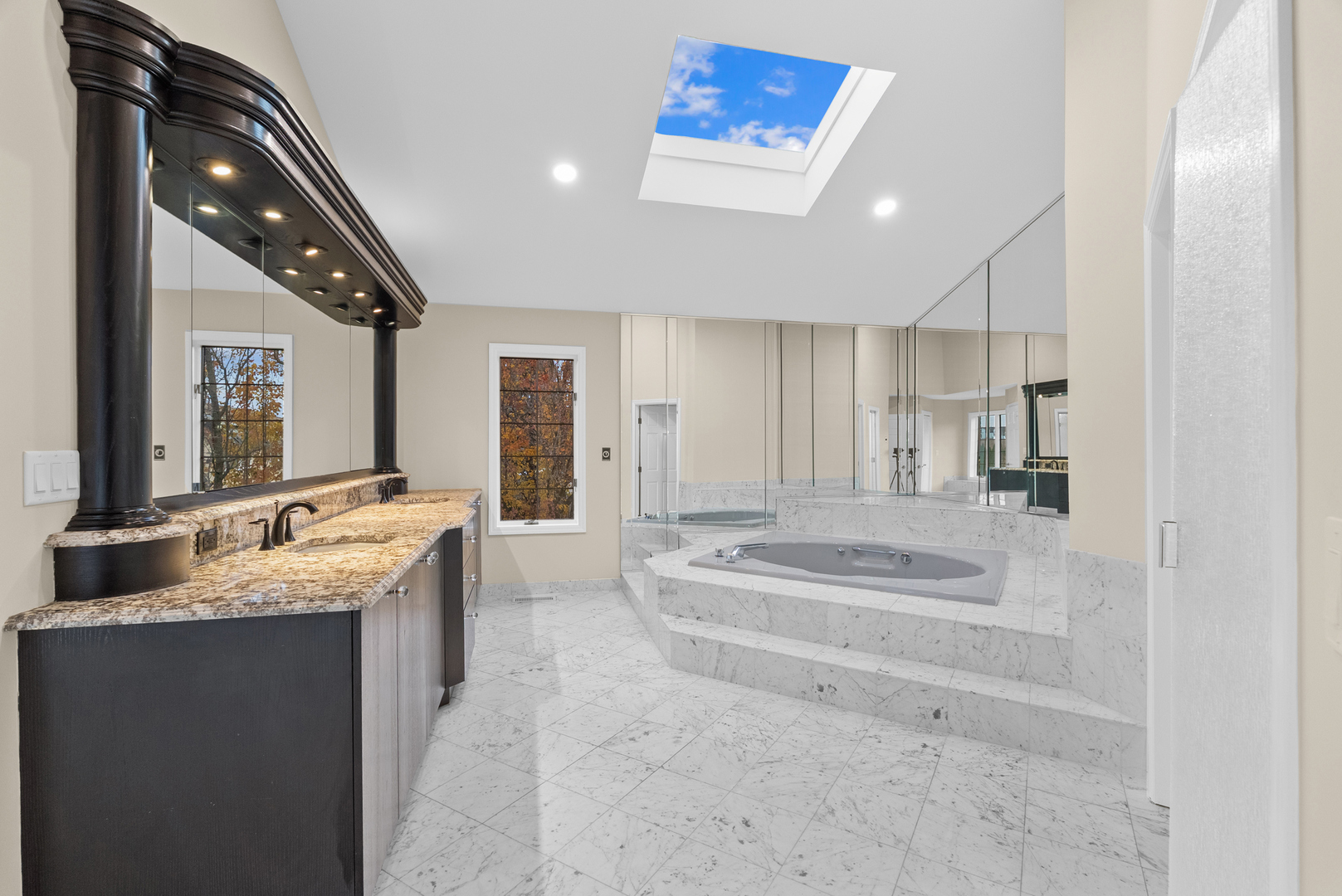 1202 W Surrey Road, Addison, IL 60101