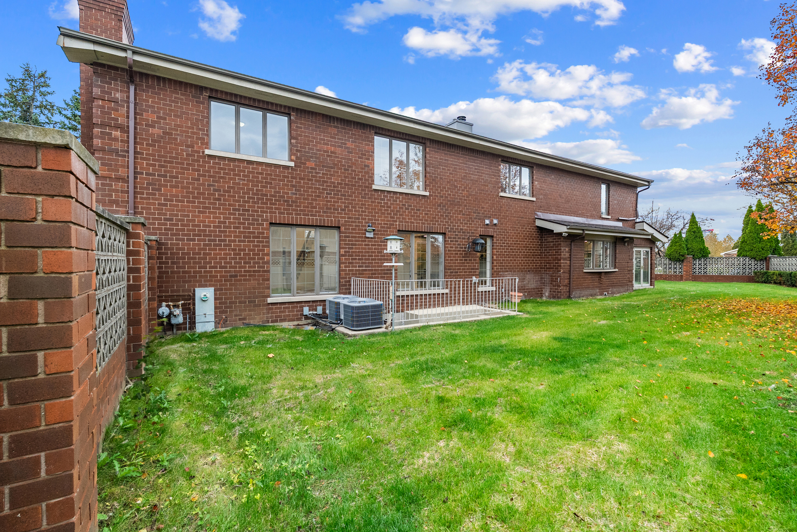 1202 W Surrey Road, Addison, IL 60101