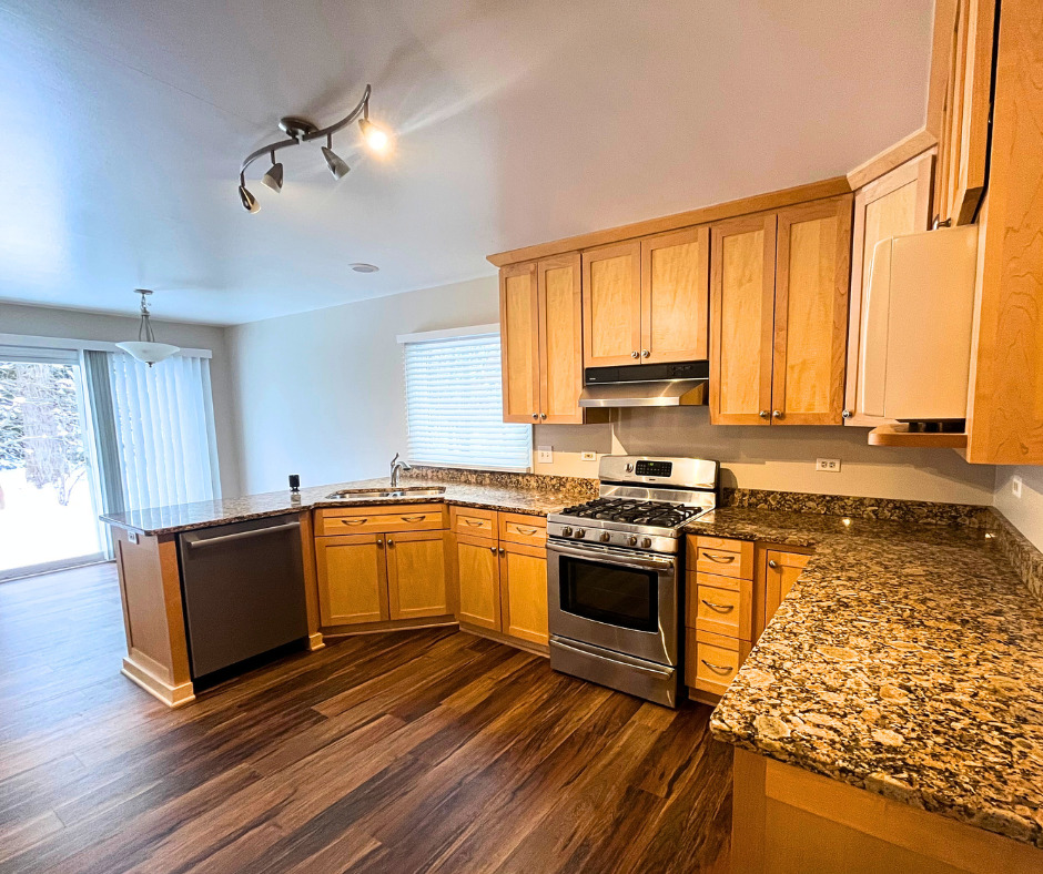 925 Hartford Drive, Gurnee, IL 60031