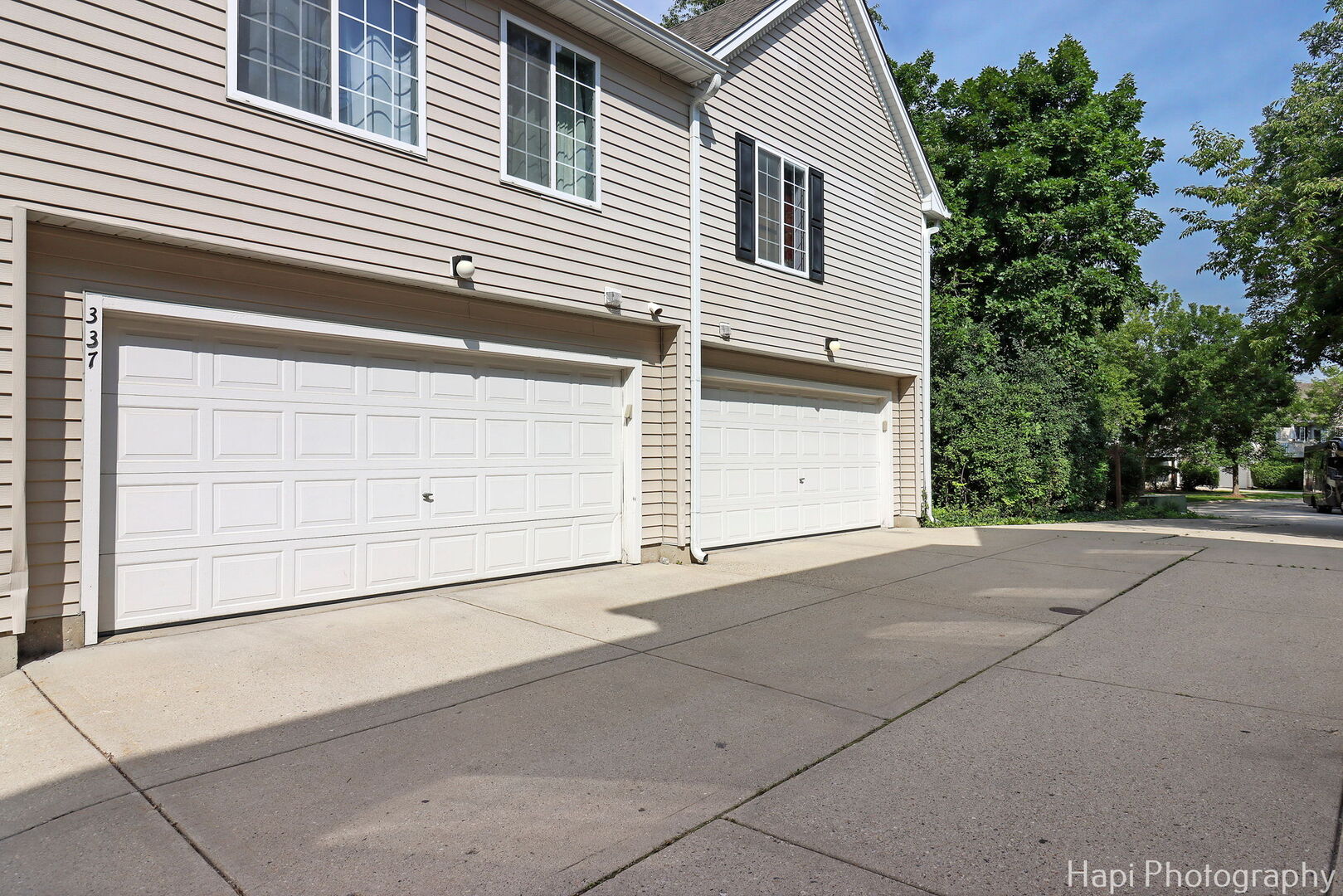 337 W Treehouse Lane #11-2, Round Lake, IL 60073