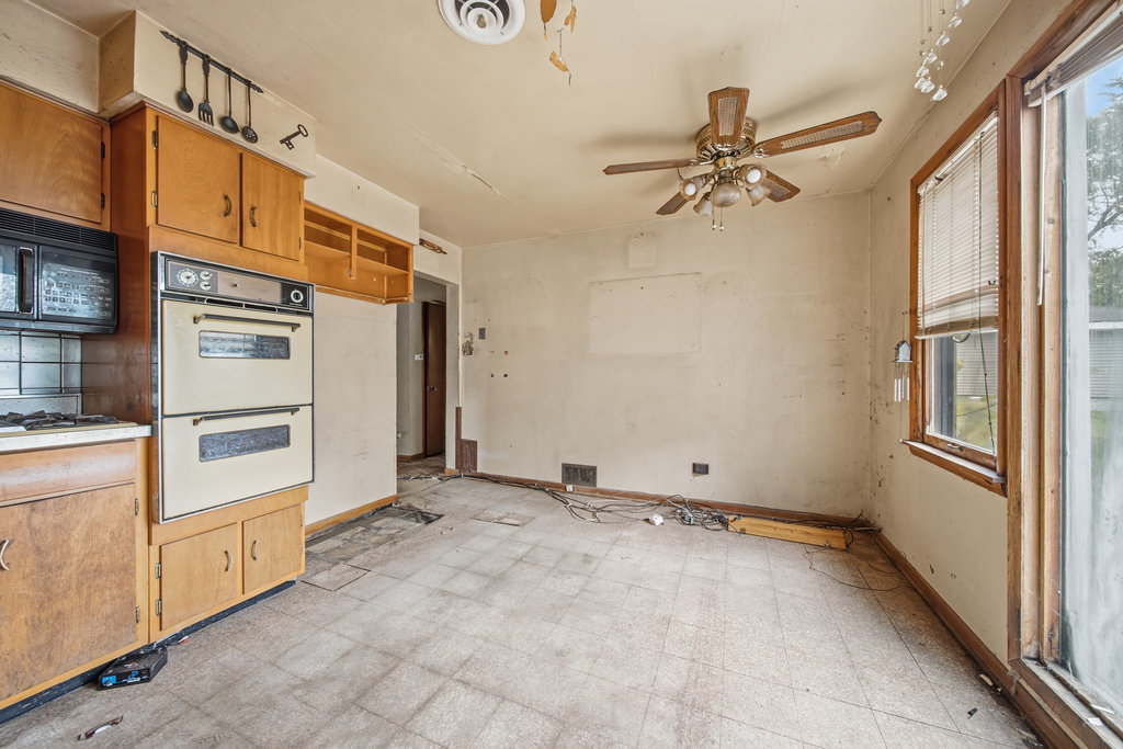 2131 W Exchange Street, Crete, IL 60417