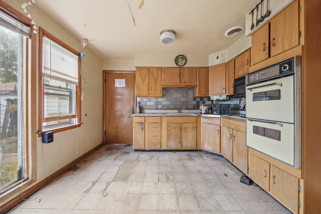 2131 W Exchange Street, Crete, IL 60417