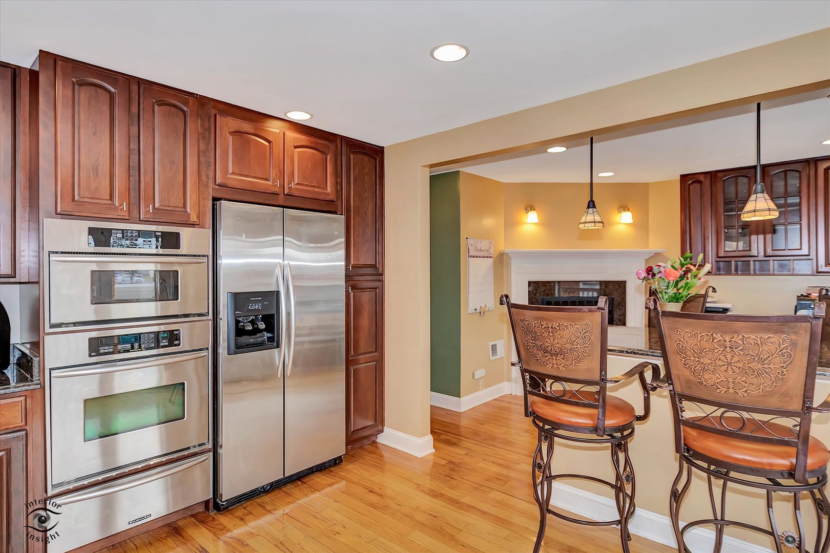 9521 S SAWYER Avenue, Evergreen Park, IL 60805