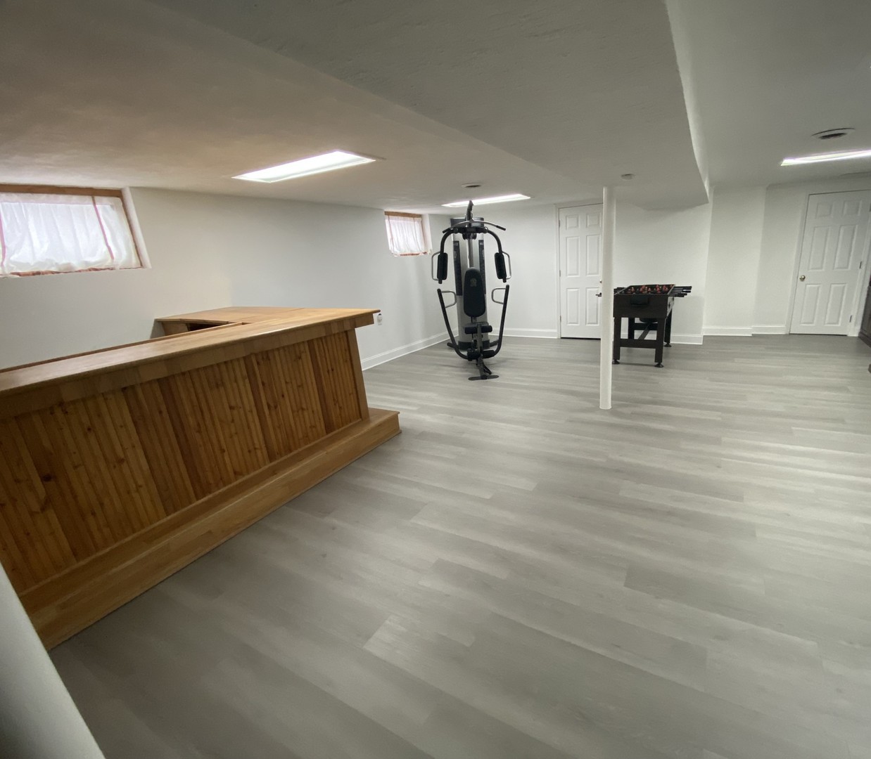 9521 S SAWYER Avenue, Evergreen Park, IL 60805