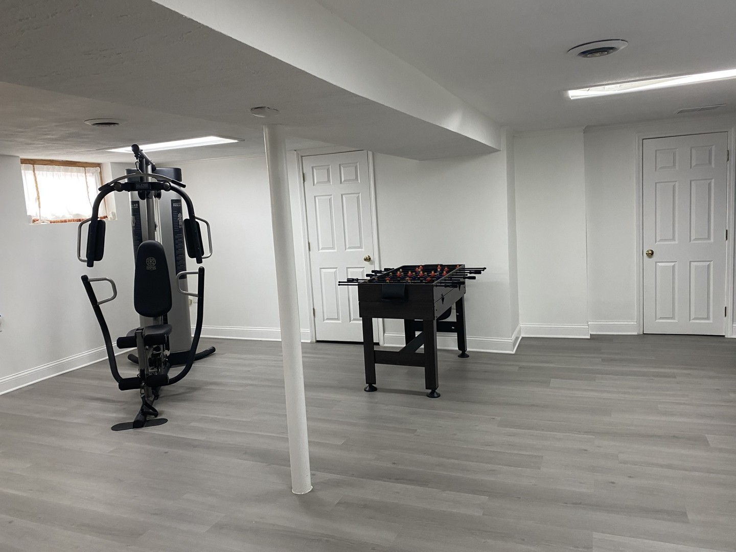 9521 S SAWYER Avenue, Evergreen Park, IL 60805