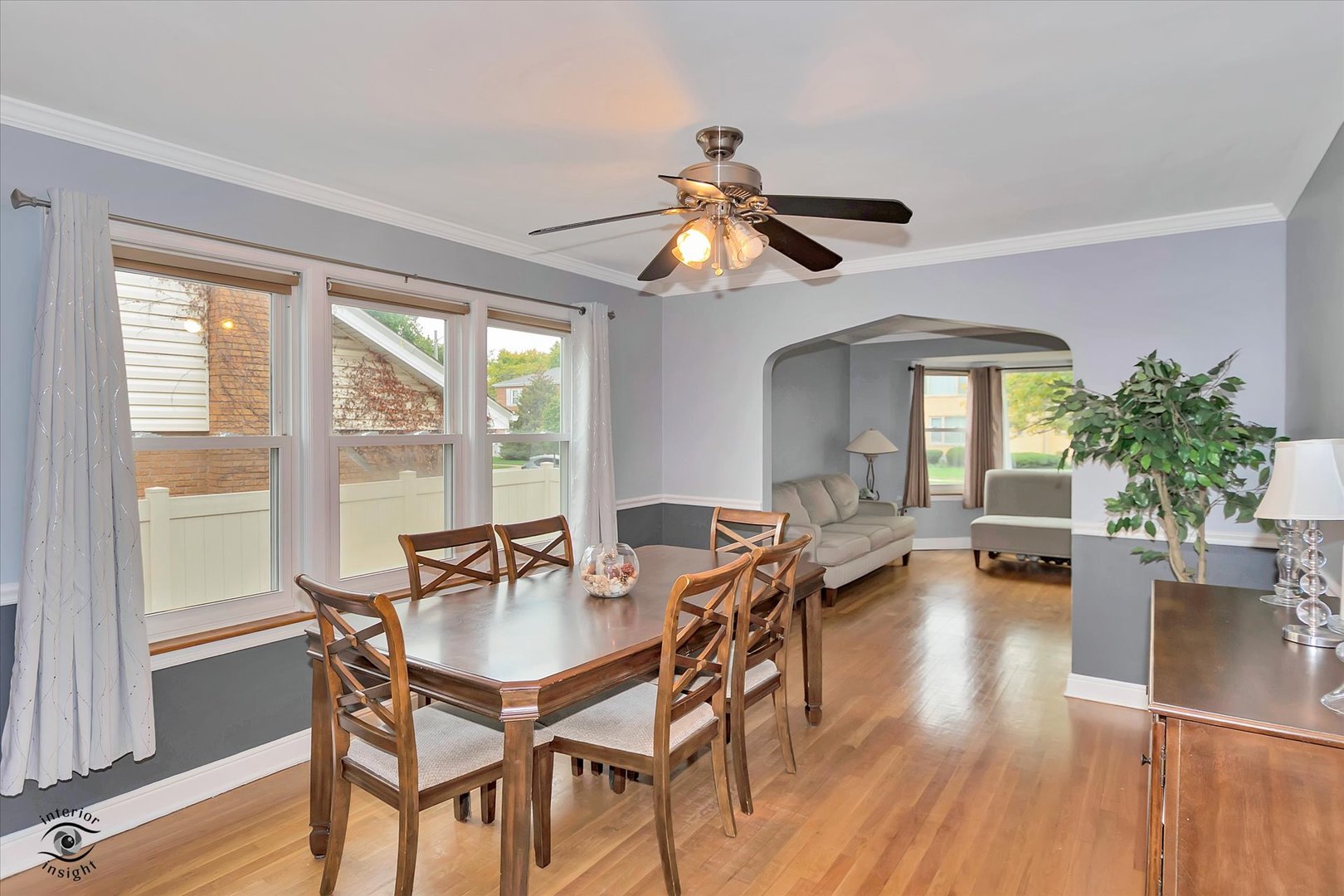 9521 S SAWYER Avenue, Evergreen Park, IL 60805