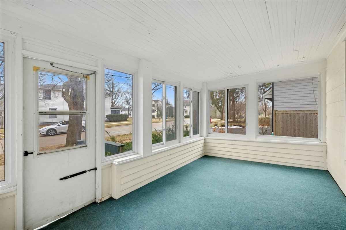 609 1st Street, Libertyville, IL 60048