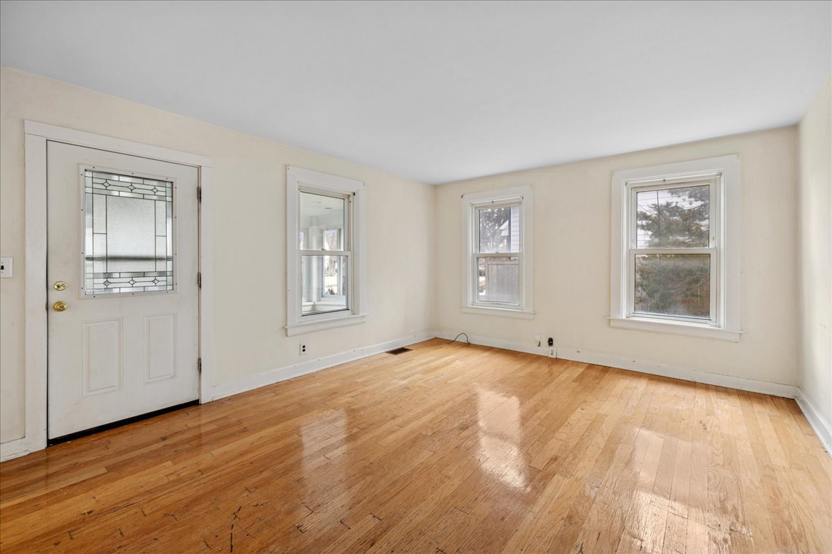 609 1st Street, Libertyville, IL 60048