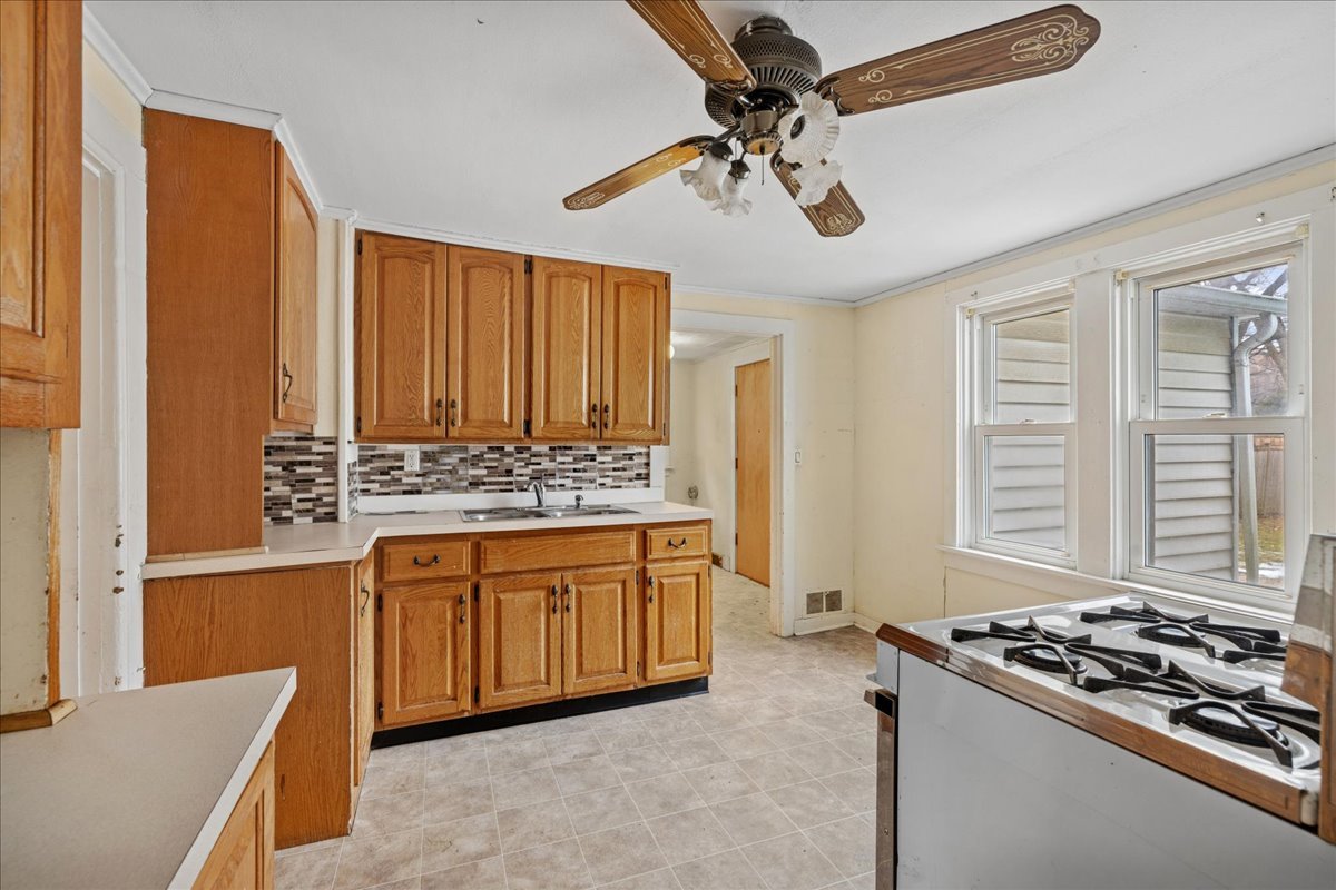 609 1st Street, Libertyville, IL 60048