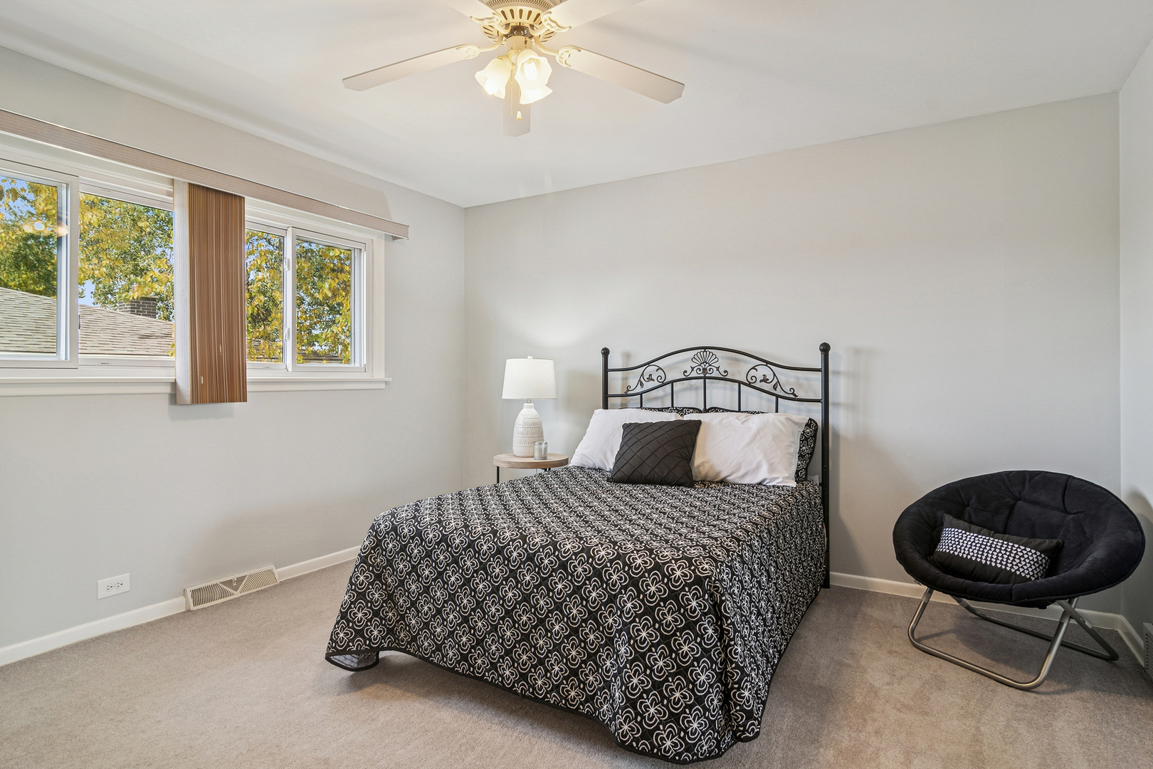 214 E Ivy Lane, Arlington Heights, IL 60004