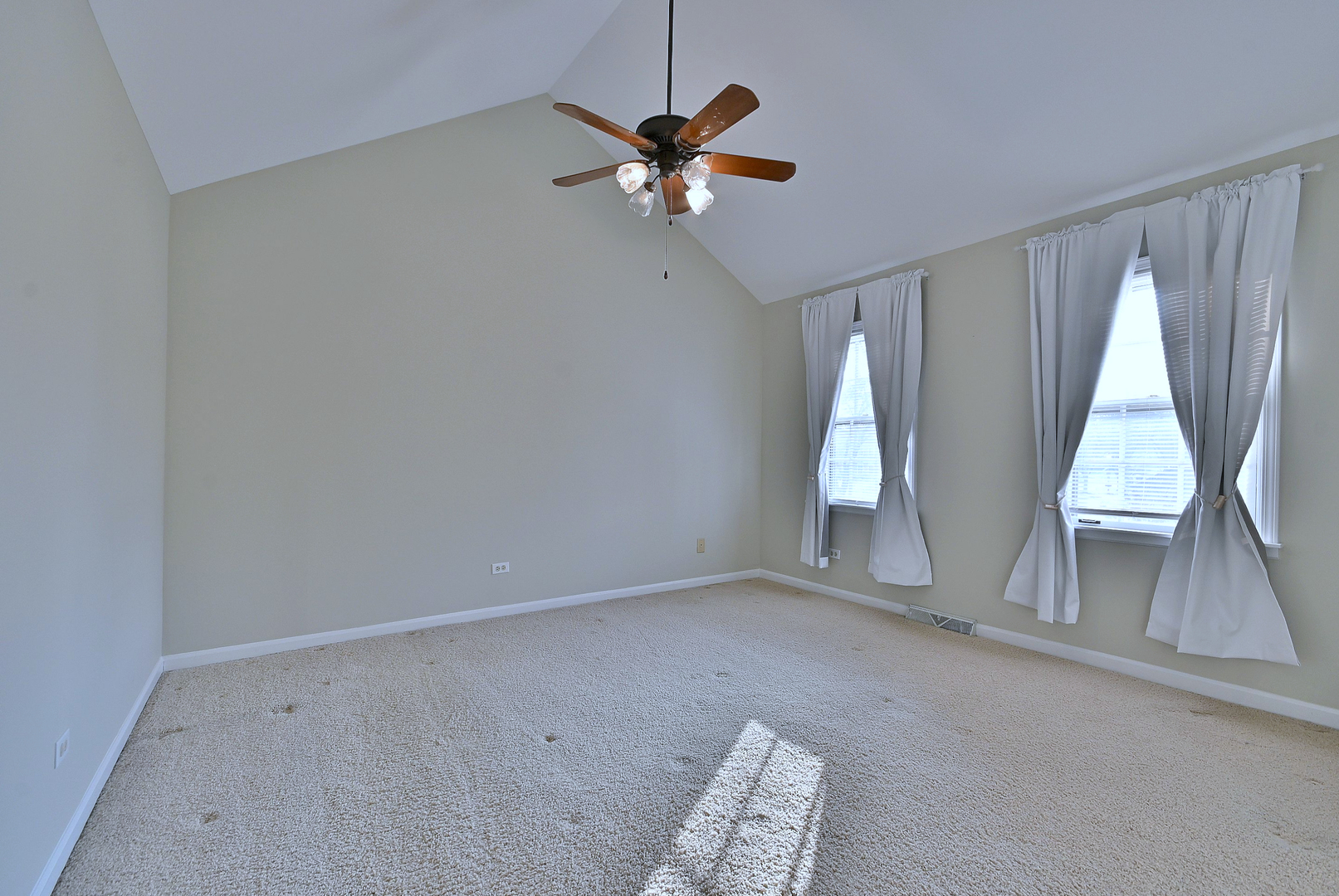 1612 Stonebridge Trail, Wheaton, IL 60189