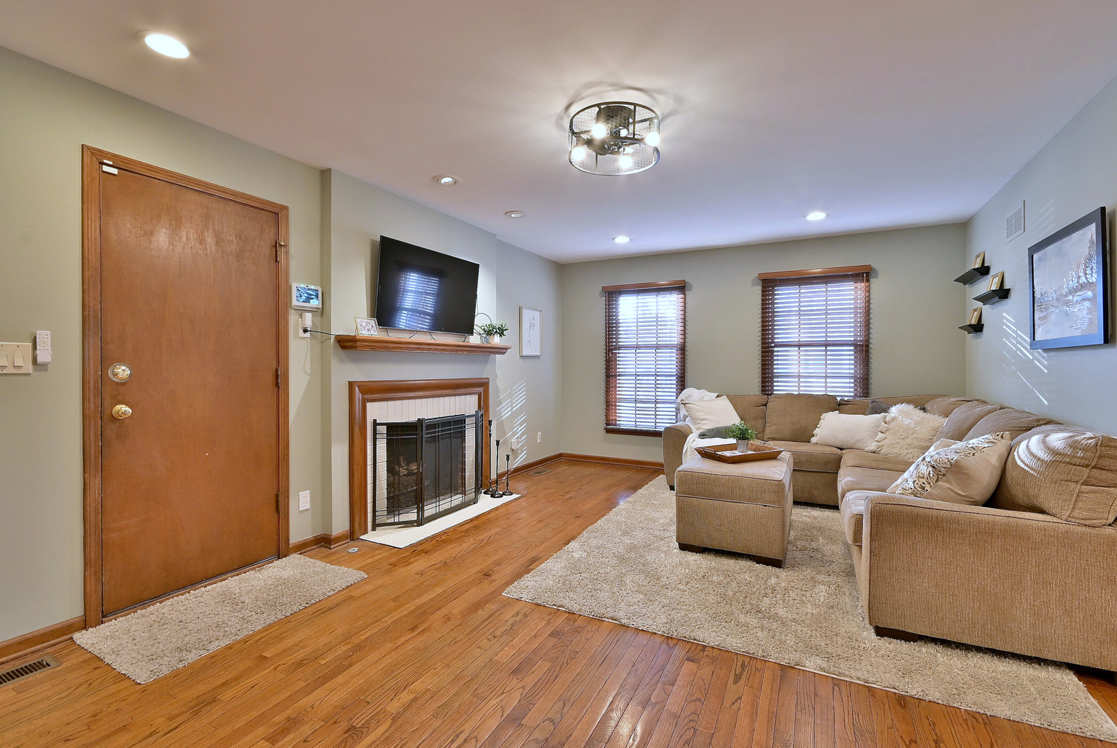 1612 Stonebridge Trail, Wheaton, IL 60189