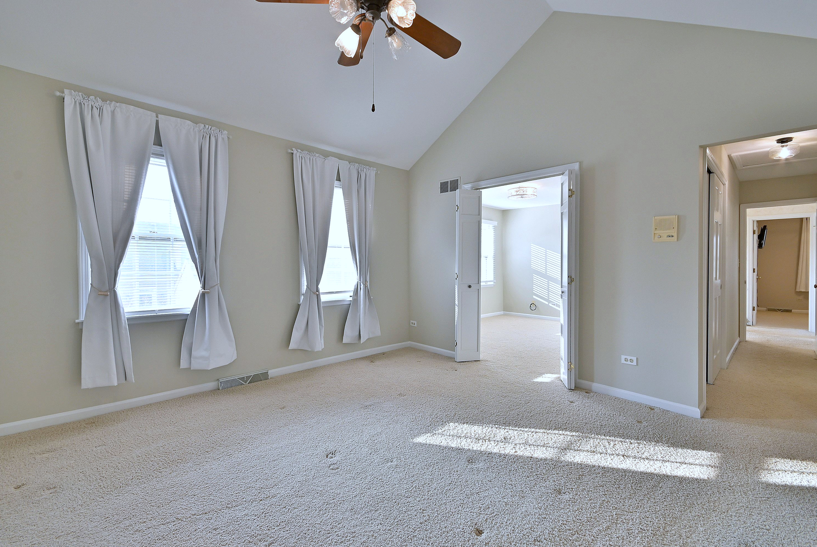 1612 Stonebridge Trail, Wheaton, IL 60189