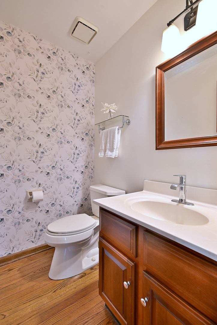 1612 Stonebridge Trail, Wheaton, IL 60189