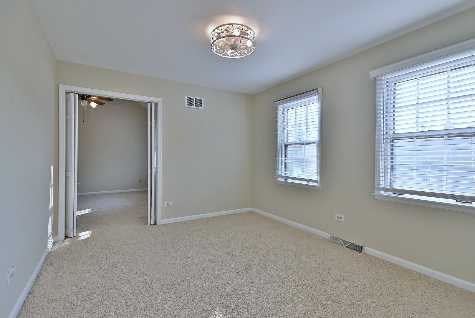 1612 Stonebridge Trail, Wheaton, IL 60189