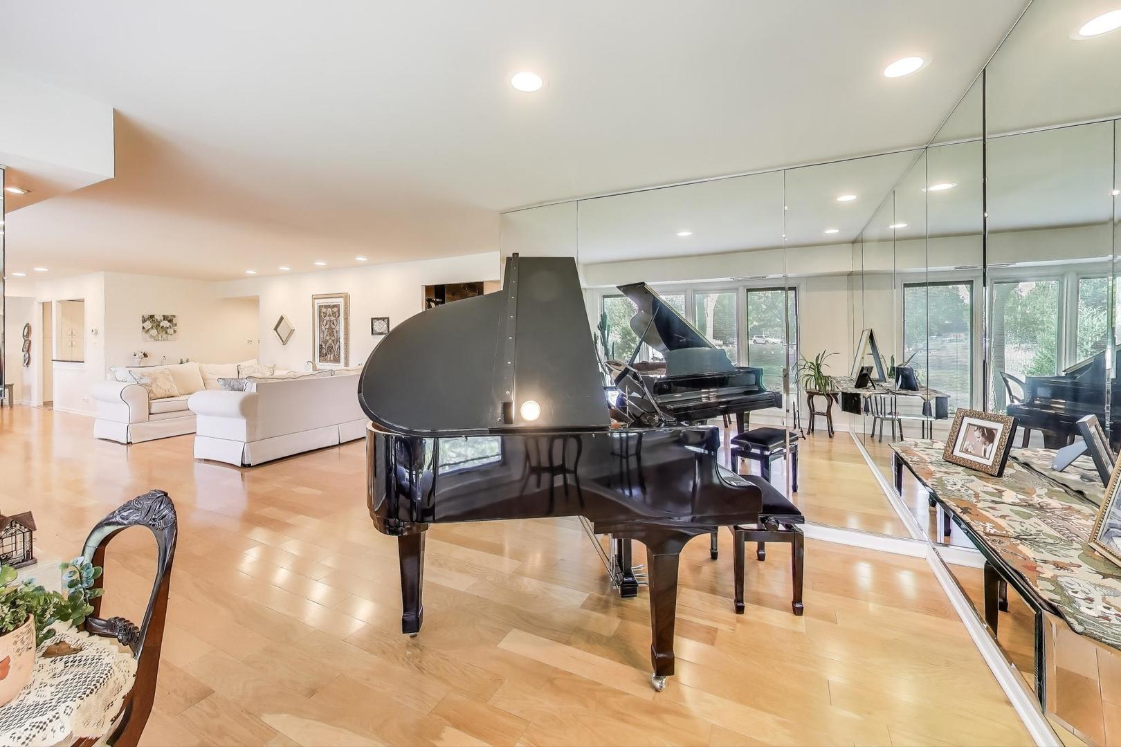 3955 Mission Hills Road #D, Northbrook, IL 60062