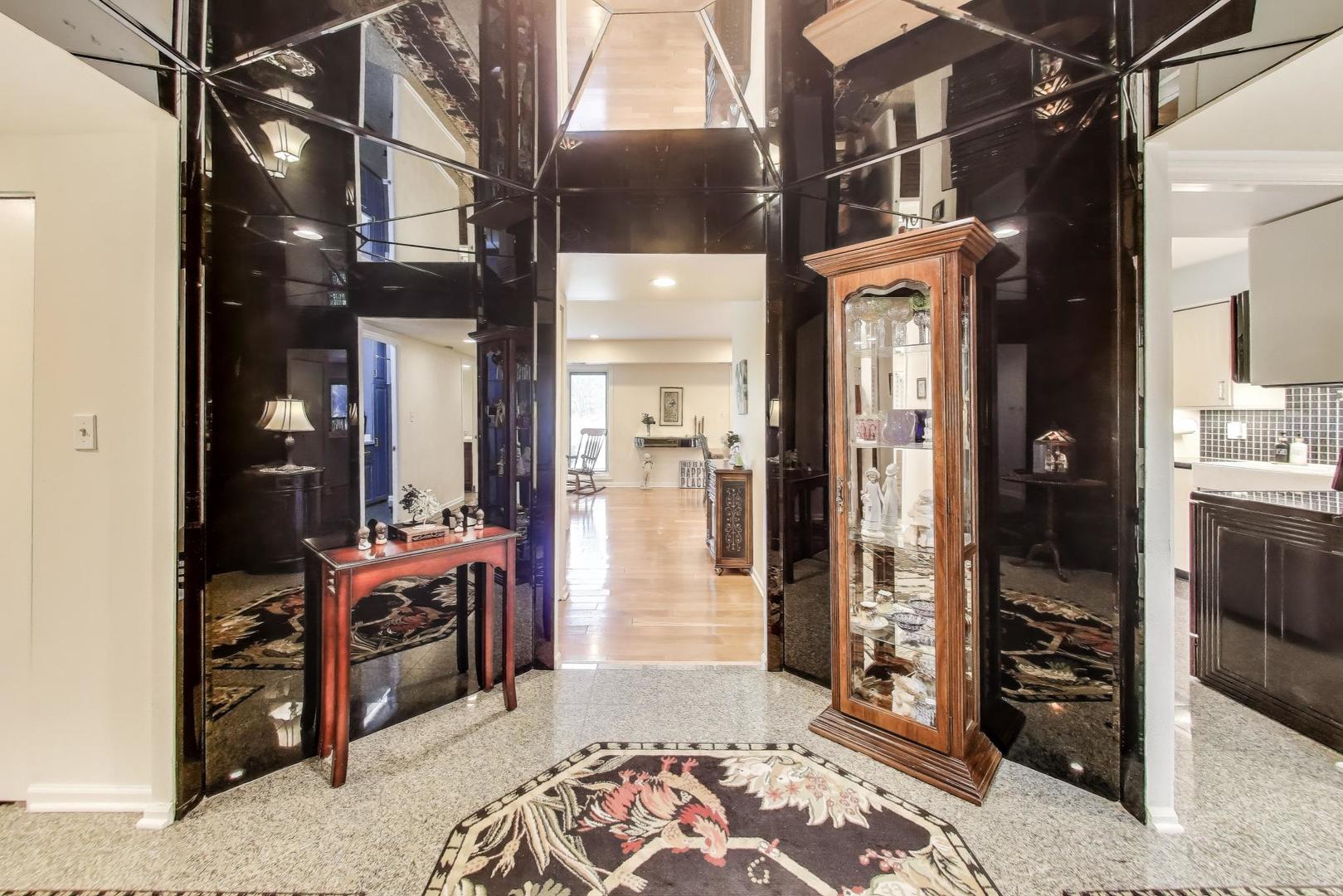 3955 Mission Hills Road #D, Northbrook, IL 60062