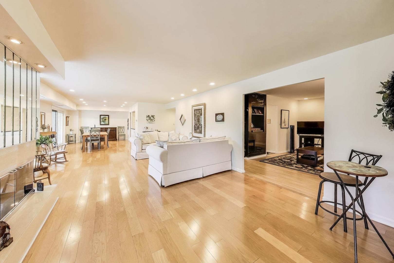 3955 Mission Hills Road #D, Northbrook, IL 60062