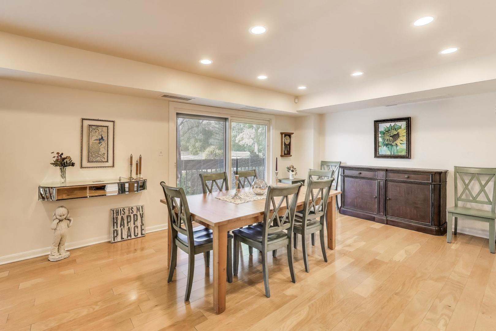 3955 Mission Hills Road #D, Northbrook, IL 60062