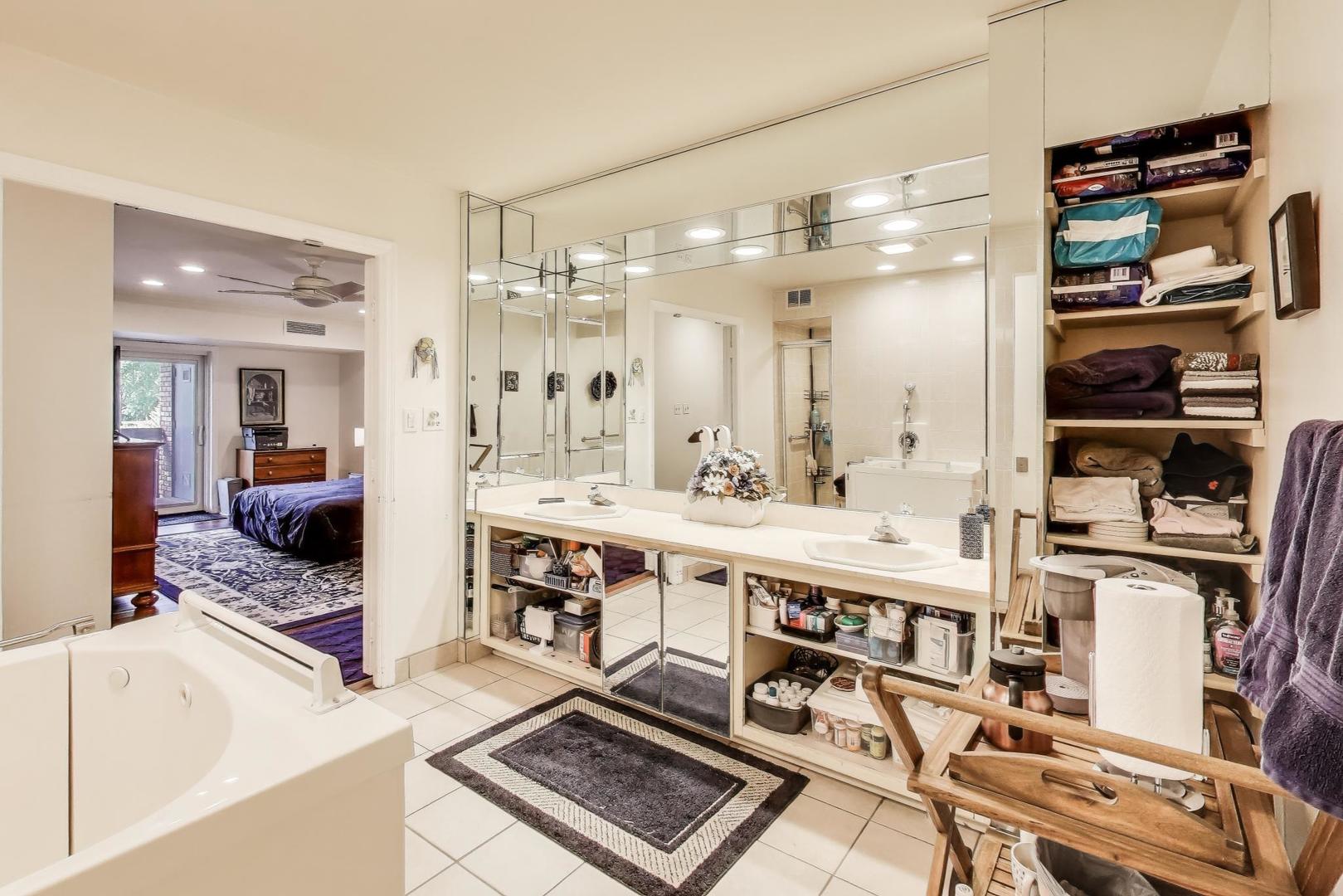 3955 Mission Hills Road #D, Northbrook, IL 60062