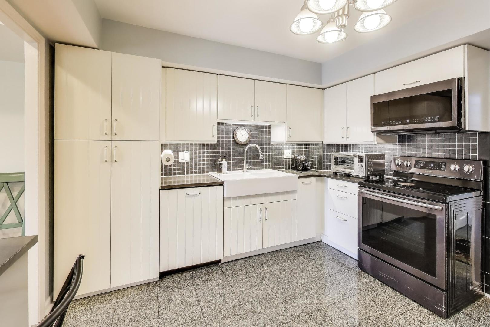 3955 Mission Hills Road #D, Northbrook, IL 60062