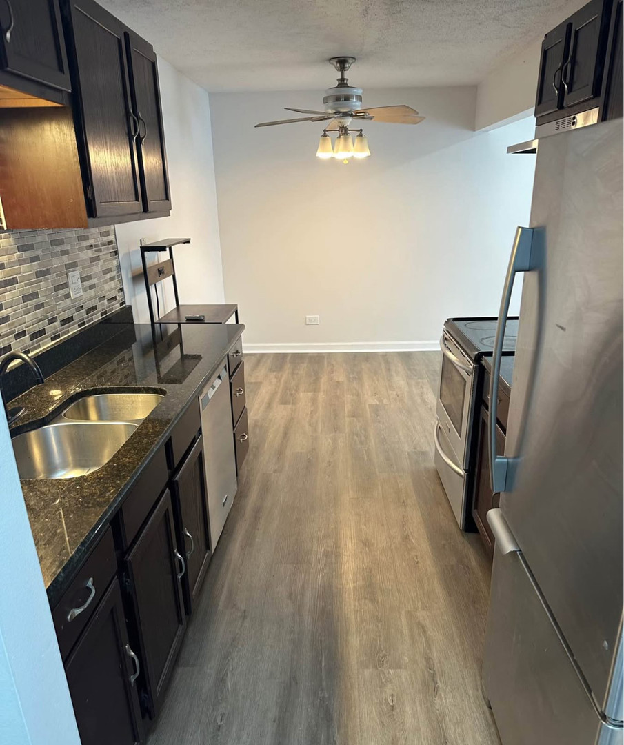 880 E Old Willow Road #175, Prospect Heights, IL 60070