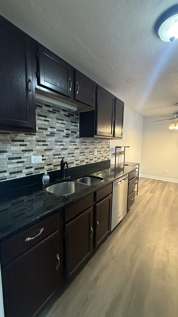 880 E Old Willow Road #175, Prospect Heights, IL 60070