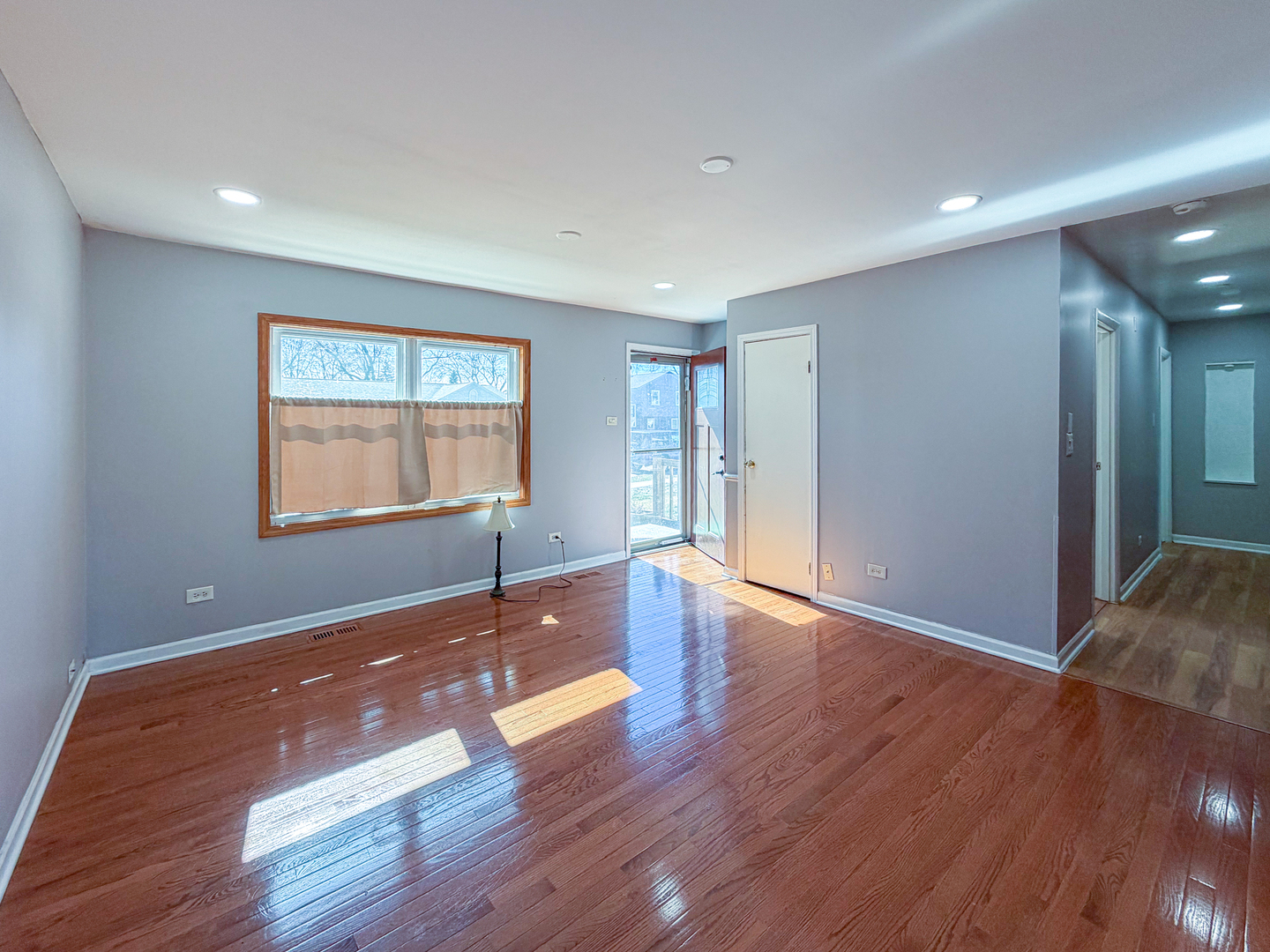 290 E Wrightwood Avenue, Glendale Heights, IL 60139