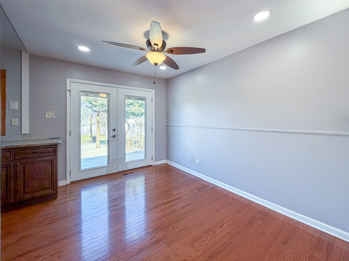 290 E Wrightwood Avenue, Glendale Heights, IL 60139