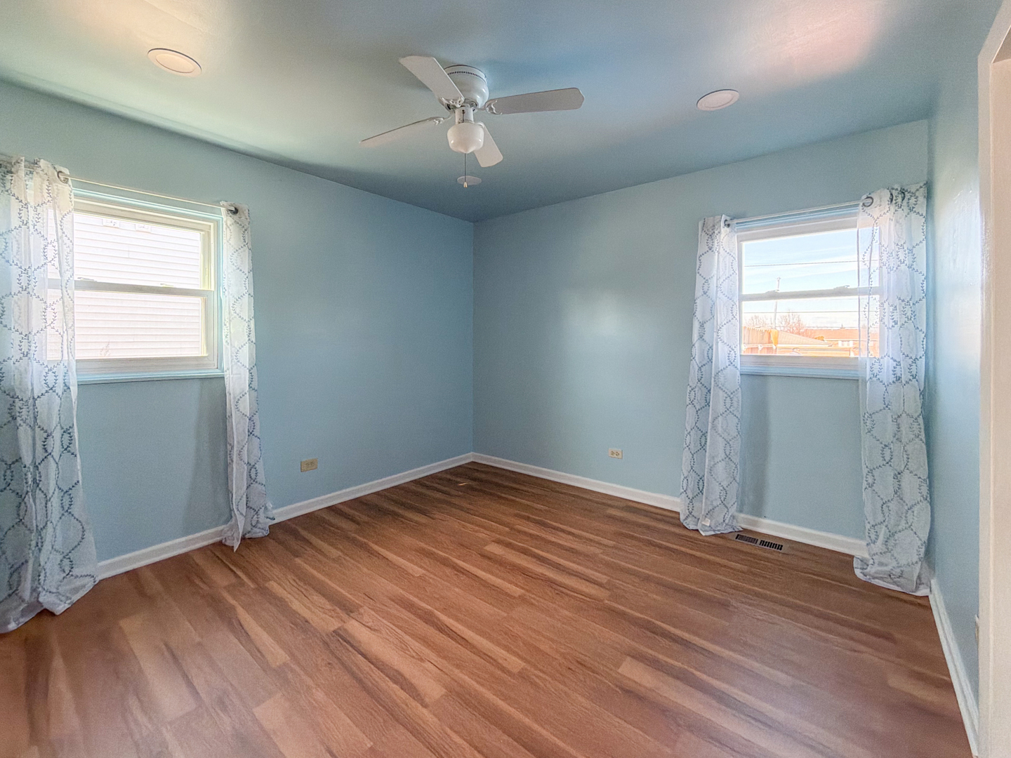 290 E Wrightwood Avenue, Glendale Heights, IL 60139