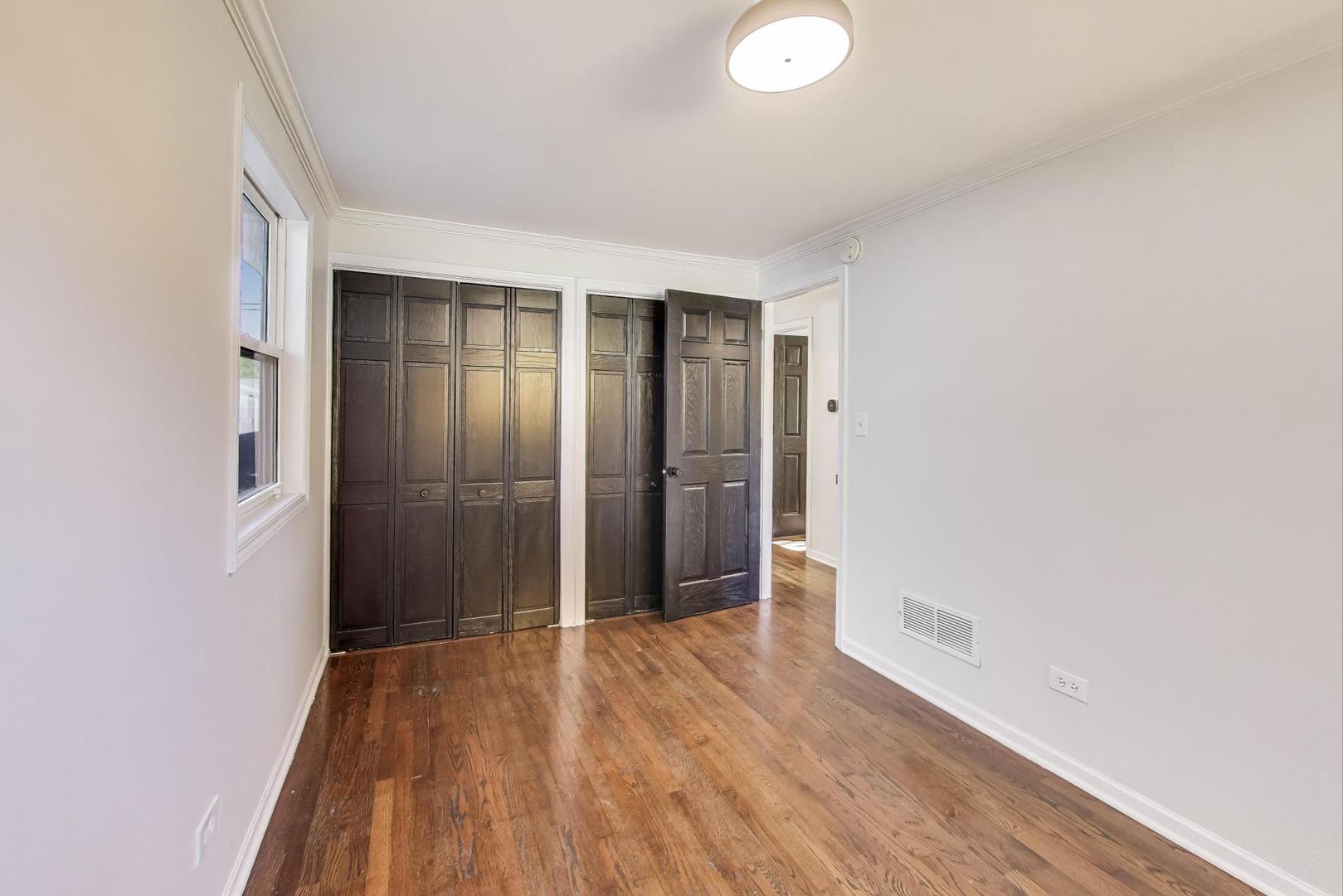 1321 W Liberty Drive, Wheaton, IL 60187